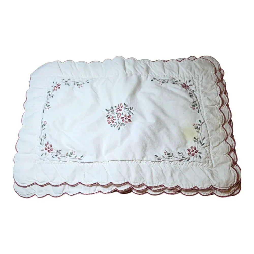 Floral Embordered Quilted Vintage 4 Placemats & 2 Napkins Scalloped Edges